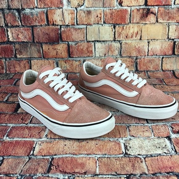 VANS CLASSIC WARD LOWTOPS, WOMANS SIZE 6.5 GUC - Picture 2 of 11